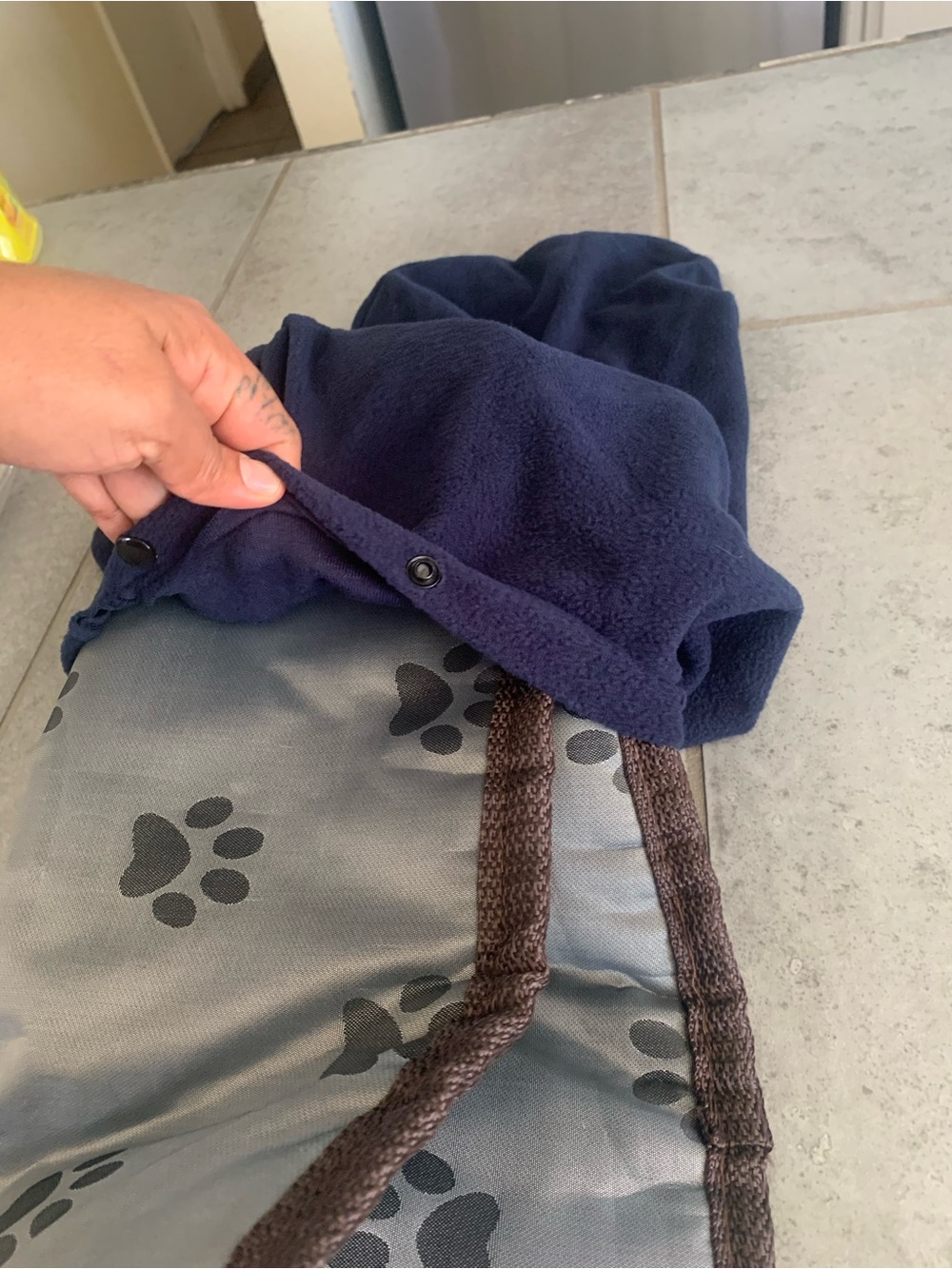 Pet Heating Pad with Paw Print Design - Gra - Picture 7 of 15